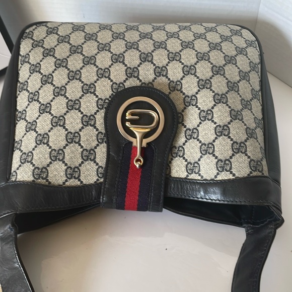 Authentic Gucci Canvas Sherry Line Shoulder Bag. - Picture 10 of 17